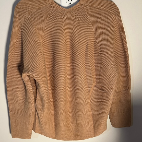 Uniqlo Beige V-Neck Sweater - Picture 2 of 3